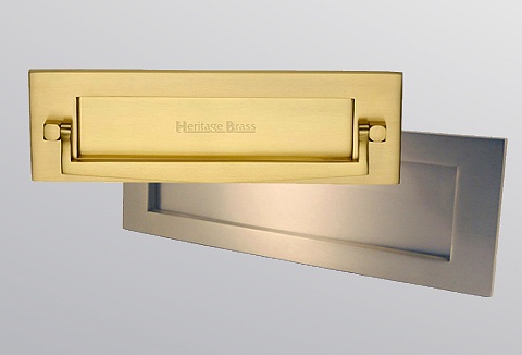 Link to the Door Furniture Direct website